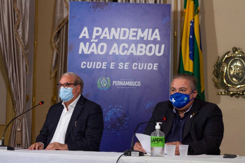 Em Pernambuco, desobrigação da máscara só será possível com avanço na vacinação