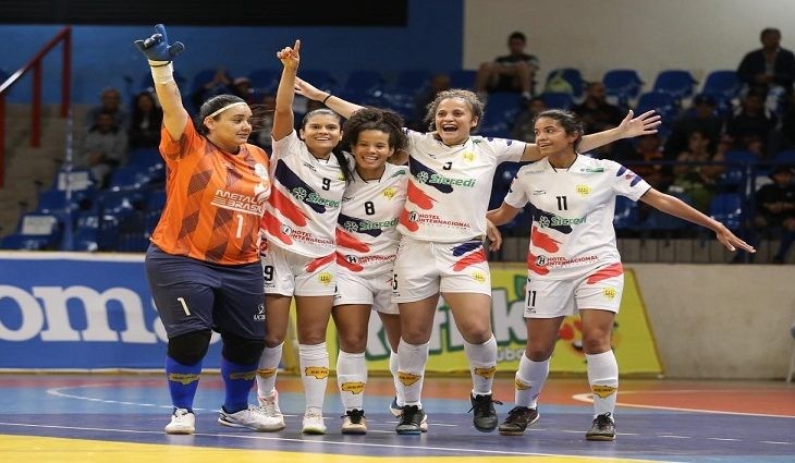 Serc/UCDB aplica maior goleada da Taça Brasil de Futsal feminino e garante vaga na semifinal