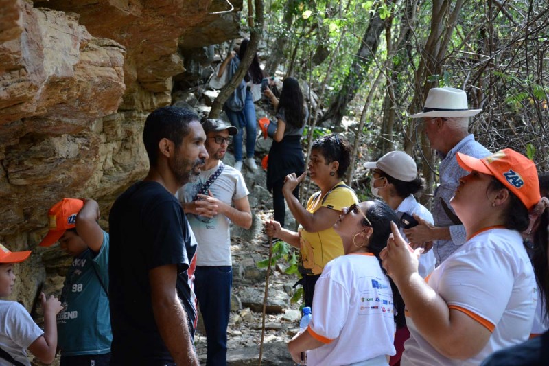Semana do Meio Ambiente realiza visita guiada às pinturas rupestres na zona rural e plantio de árvores no Miro Cairo