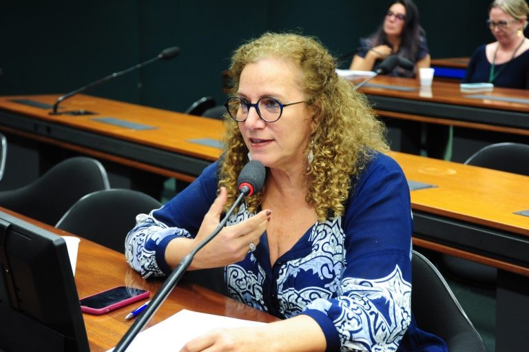 Projeto garante licença para mulheres com sintomas graves no período menstrual
