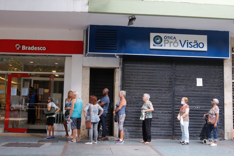 Taxa média do empréstimo pessoal tem alta de 0,74%, aponta Procon-SP