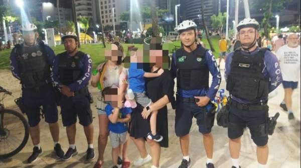 Ciclopatrulhamento da PMCE encontra crianças perdidas e as devolve à mãe em Fortaleza