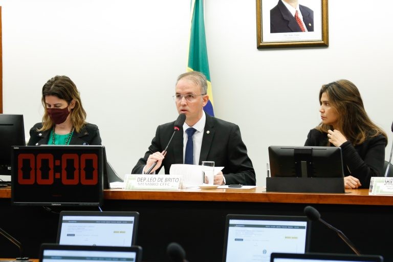 Especialistas cobram plano estadual e recursos para combater feminicídio no Acre