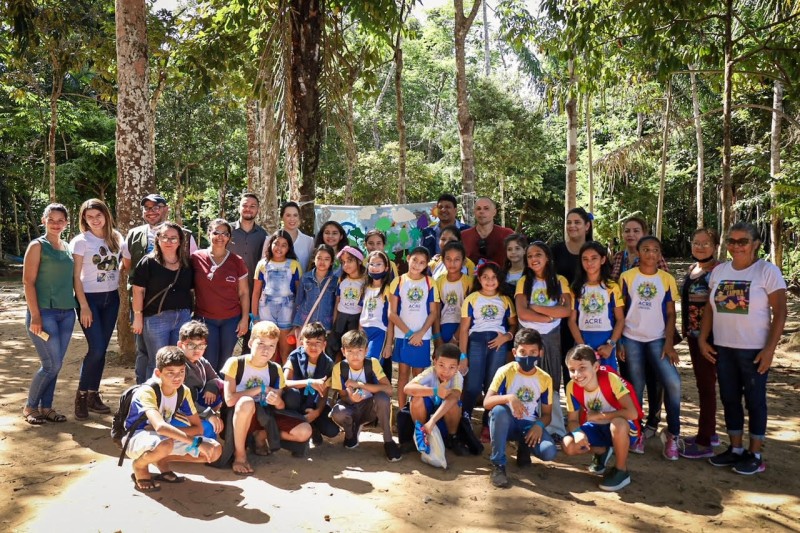Alunos da Escola Áurea Pires visitam Parque Chico Mendes