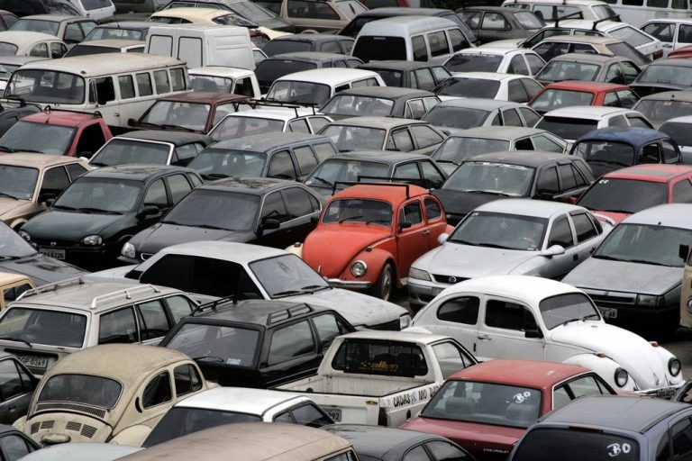 Superlotação de pátios de veículos apreendidos é tema de audiência