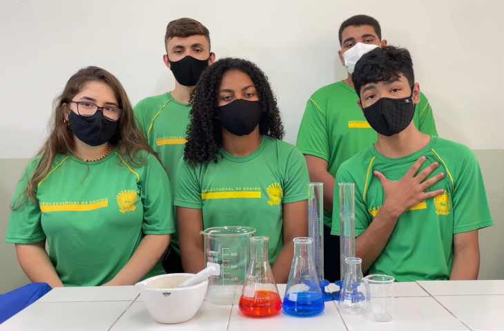Com pesquisa sobre curativo biodegradável, EE Fernando Correa recebe visita técnica da Fundect