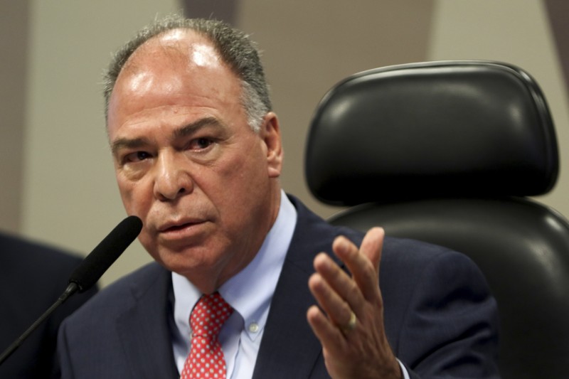Relatório que fixa limite ao ICMS de combustíveis é lido no Senado