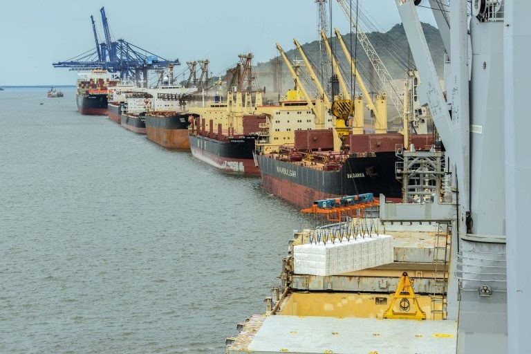 Entra em vigor lei que prorroga regime aduaneiro especial por mais um ano