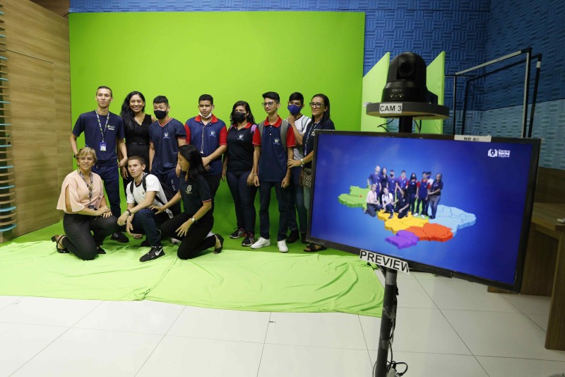 Da escola para o trabalho: estudantes conhecem rotina da Secretaria de Educação