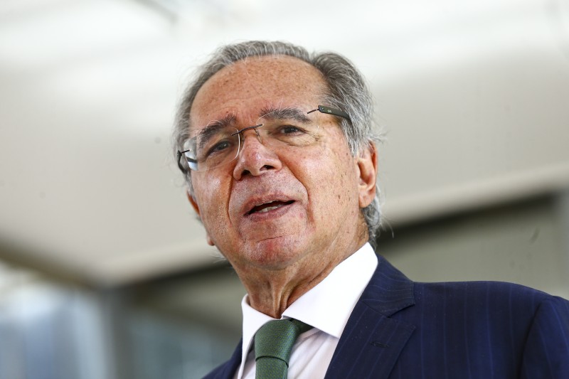 Ministro diz que governo não conseguirá dar reajuste a servidores