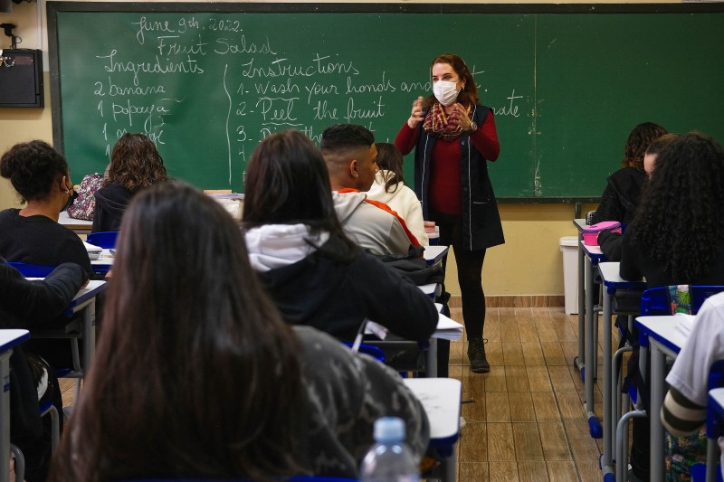 Colégios da rede estadual intensificam ações para manter alunos nas escolas