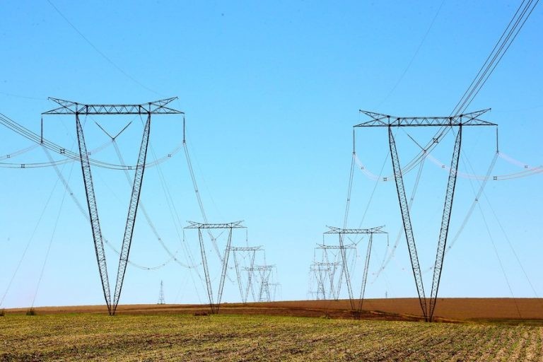 Comissão quer que Aneel explique reembolso na tarifa de energia