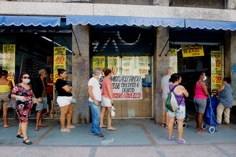 Rendimentos de brasileiros caíram 8,7% no primeiro trimestre de 2022