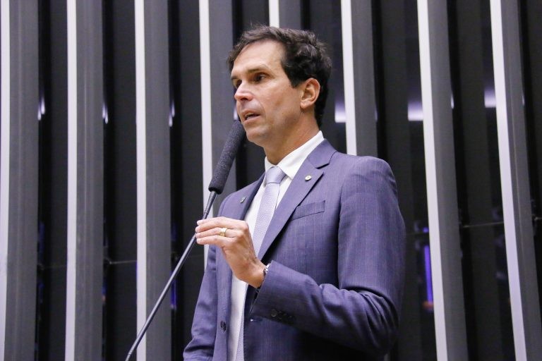 Comissão aprova emendas do Senado a projeto que muda cálculo para serviços de cartórios do DF