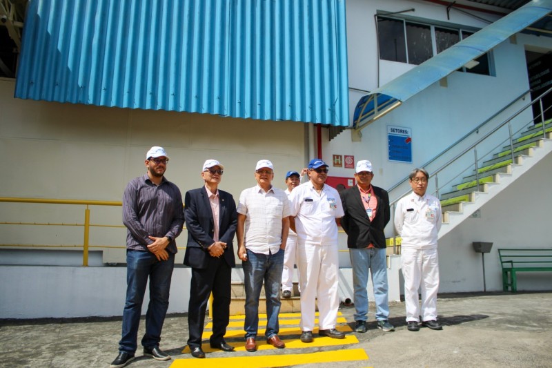 Comitiva da Sedecti visita empresa responsável por peças para automóveis e motocicletas no PIM