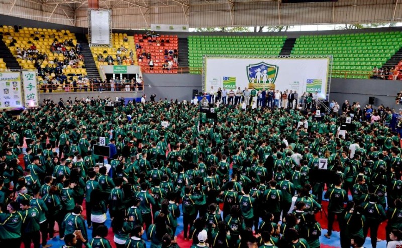 Ronaldo Caiado prestigia 1ª Copa Construindo Campeões