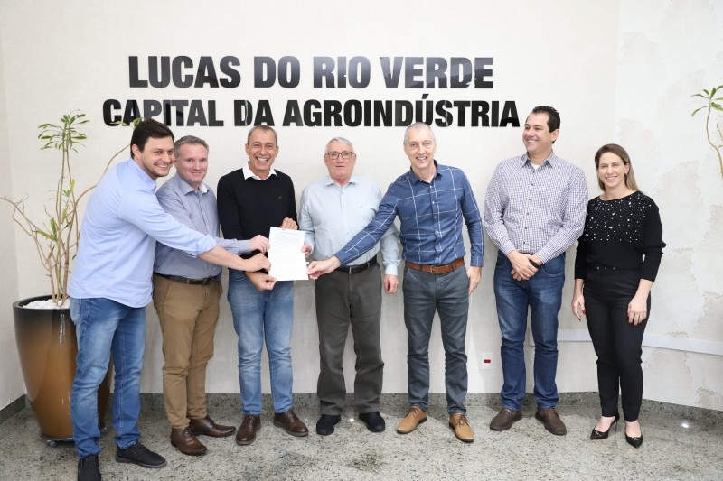 Prefeitura e empresários assinam termo de compromisso para implantação da UFMT