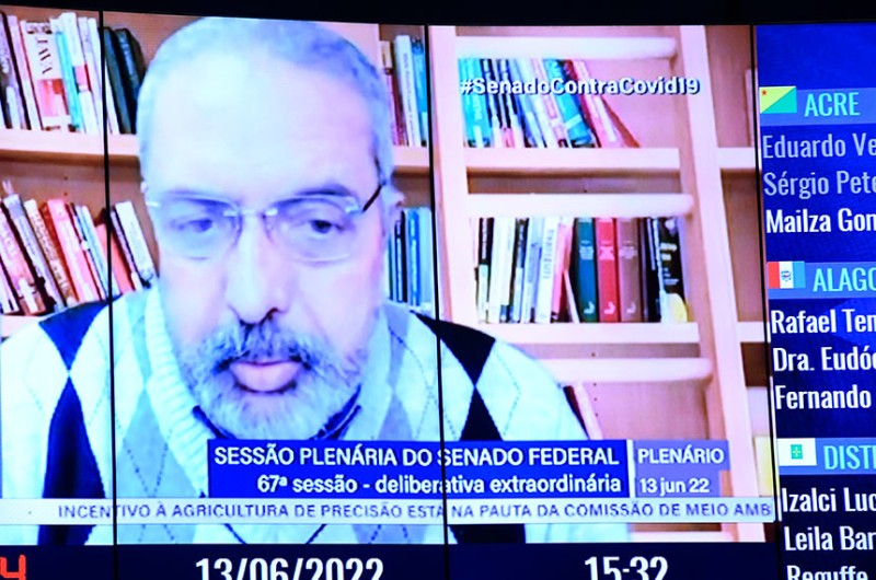 Paim critica decisão do STJ sobre cobertura dos planos de saúde