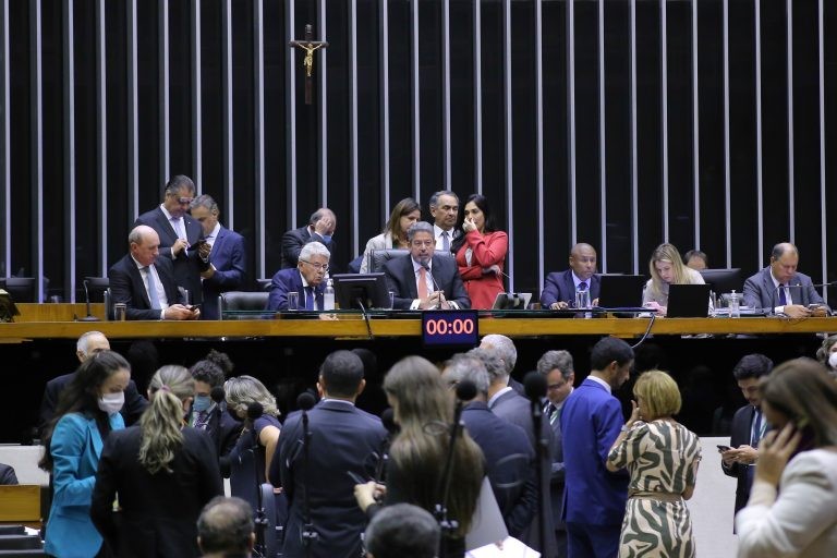 Plenário aprova medida provisória sobre securitização; acompanhe
