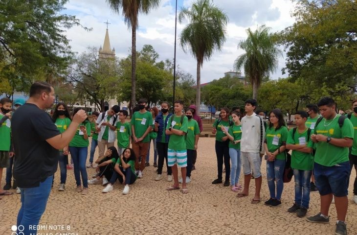 Estudantes da EE Júlia Gonçalves Passarinho realizam eletiva “Turistar é geografar: pé na estrada!”