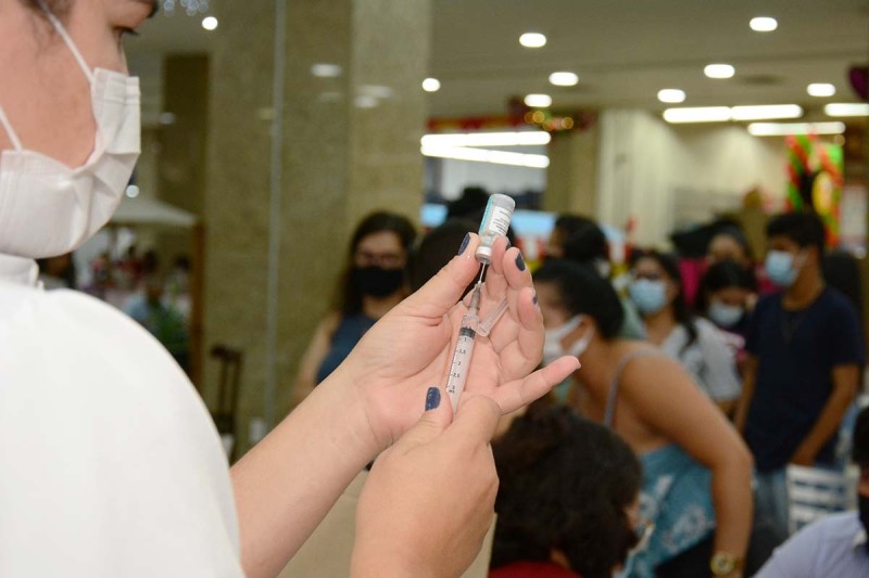 Sexta-feira tem vacinação 3ª e 4ª dose contra Covid-19 e Influenza no Shopping Conquista Sul