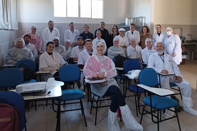 IDR-Paraná firma parcerias para promover cursos e fortalecer a agroindústria familiar