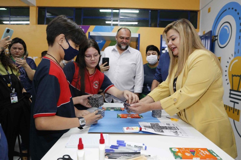 Governo do Amazonas entrega escola revitalizada e inaugura 17° laboratório de robótica em escola estadual de Manaus