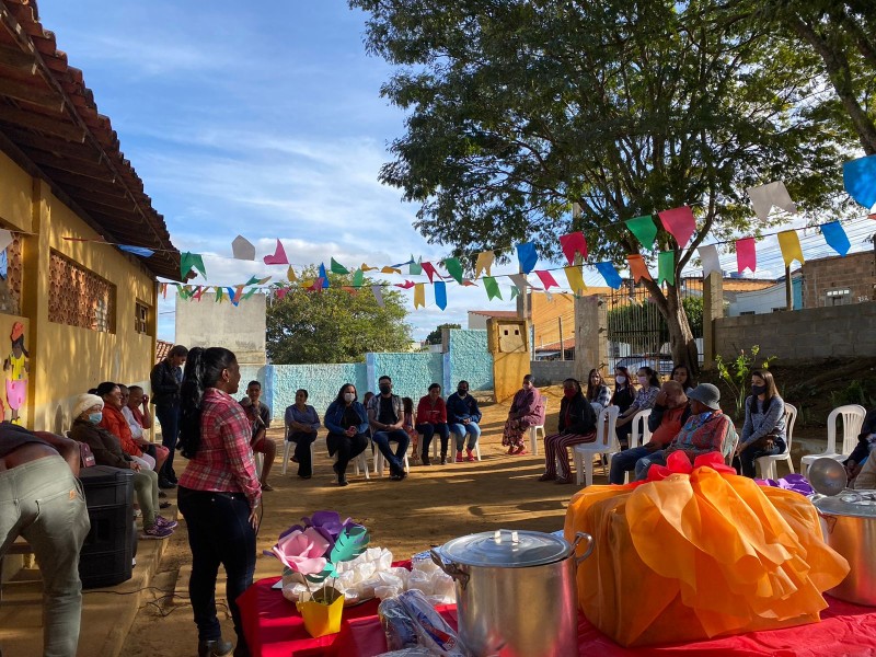 Cras Pedrinhas realiza arraiá na lavanderia comunitária do bairro Guarani