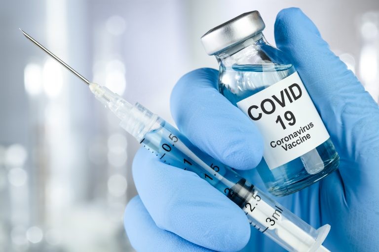 Doses de reforço contra a Covid 19 começam a ser aplicadas para pessoas a partir de 30 anos e imunizados com Janssen