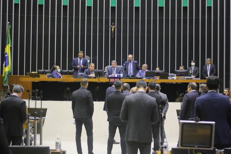 Câmara analisa MP que altera regras de fundo de garantias solidárias do setor rural; acompanhe