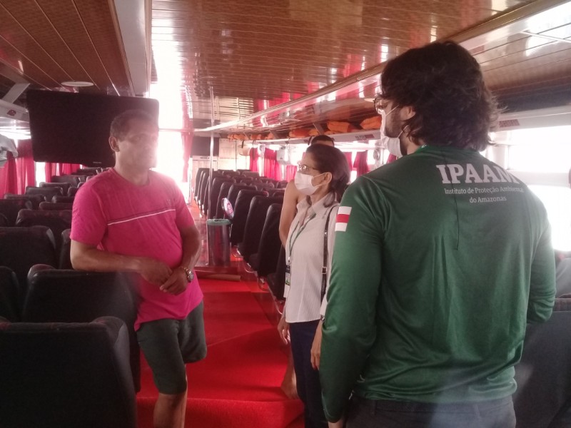 Ipaam realiza ação educativa em barcos com destino à Parintins