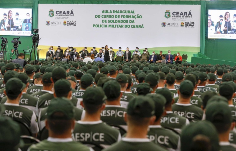 Governadora Izolda Cela dá boas-vindas a mais de 2.400 alunos do Curso de Formação de Soldados da Polícia Militar do Ceará