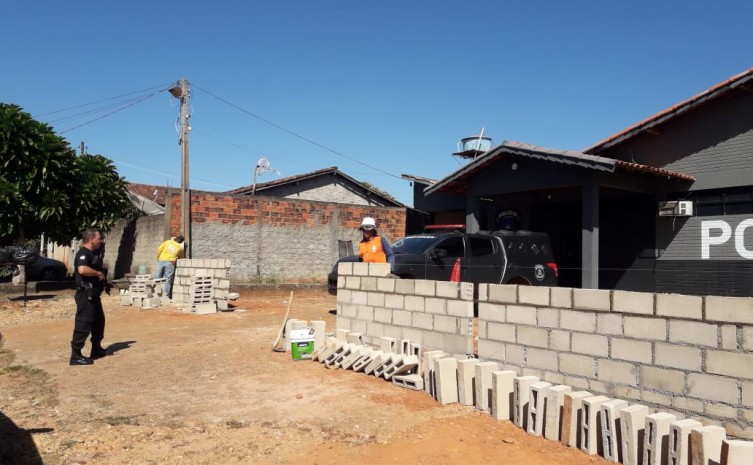 Com foco no trabalho e profissionalização de custodiados, Unidade Penal de Palmeirópolis atua em reformas de espaços públicos com mão de obra carcerária