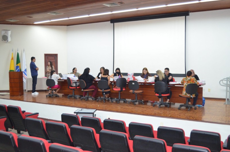 Educação entrega vouchers do fardamento escolar aos diretores das escolas de Rio Branco