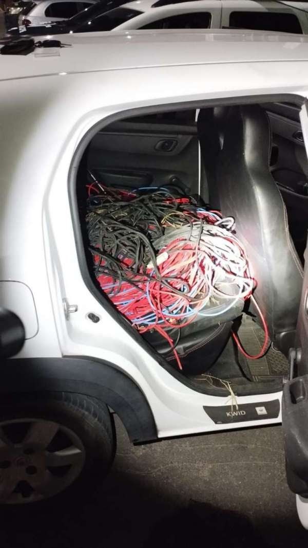 PMCE prende dupla suspeita de furto de fios em Messejana