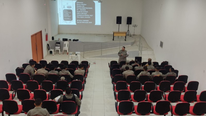Polícia Militar oferece atualização em leis de trânsito a militares do interior