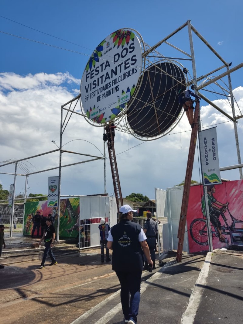 Em Parintins, Procon-AM orienta comerciantes da Festa dos Visitantes