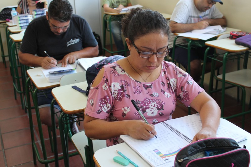 Matrículas para EJA em colégios estaduais começam nesta sexta-feira