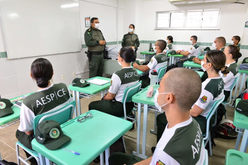 Alunos-soldados da PMCE apresentam-se nos locais de formação