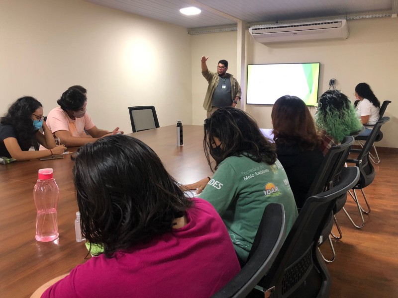 Gerência de Controle Florestal do Ipaam realiza palestra para turma de Engenharia Florestal da Ufam