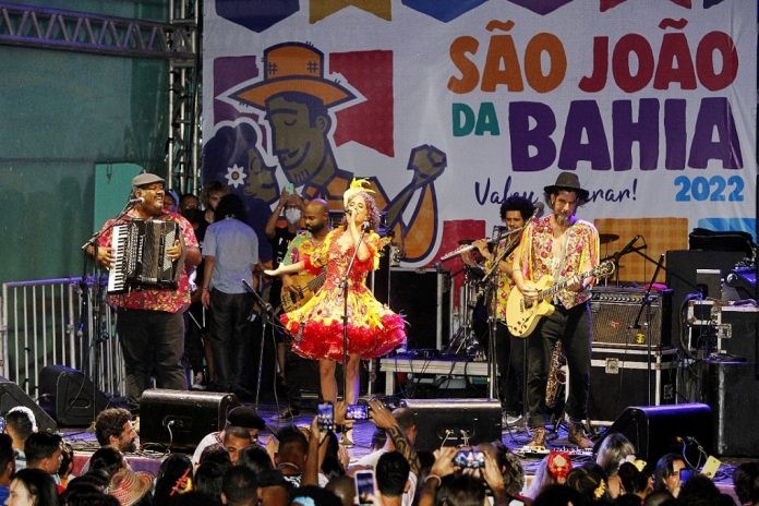 Bailinho de Quinta fez o ‘Forrozinho do Bailinho’ na Praça Quincas Berro D’Água