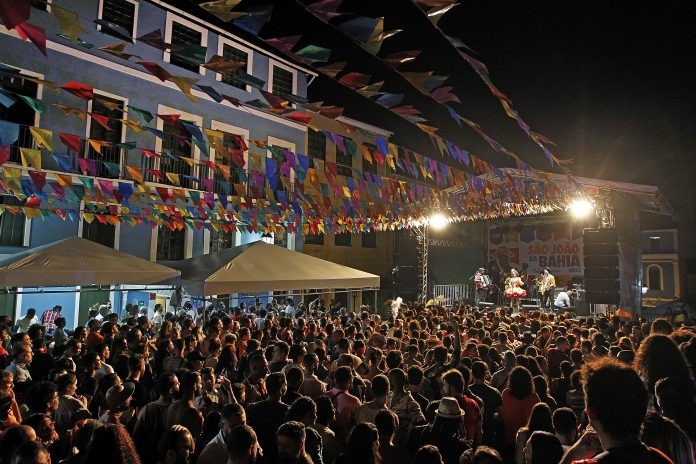 Quarta e última noite do São João da Bahia tem atrações para todos os gostos neste domingo