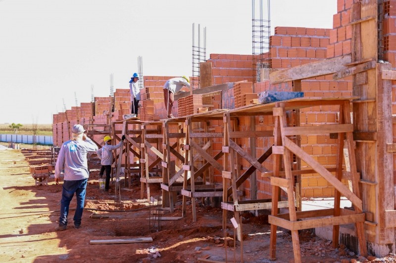 Construção da escola no Vida Nova registra cerca de 20% de execução das obras