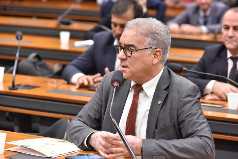 Comissão debate política de reajuste e desvalorização atual do salário mínimo