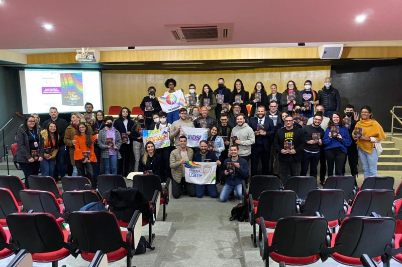 Secretaria da Justiça, Família e Trabalho promove livro que traça perfil da comunidade LGBTI+