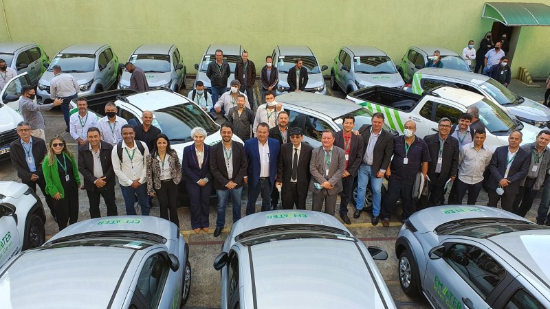 Secretaria de Agricultura participa da entrega de 39 veículos às unidades da Emater-MG