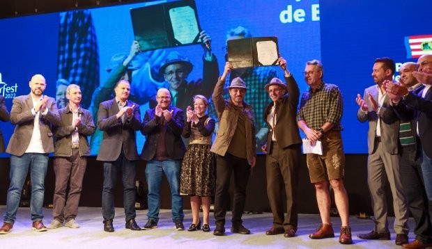 No lançamento da Oktoberfest 2022, governador autoriza obras para impulsionar turismo de Blumenau