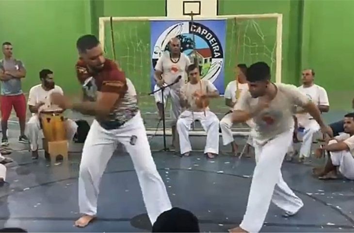 Desde 2017, estudantes da EE 11 de Outubro realizam aulas de capoeira