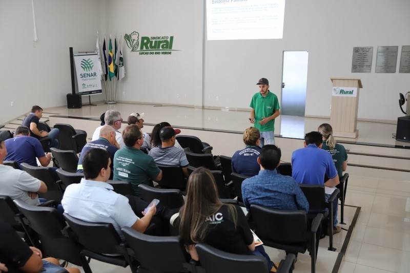 Agricultura reúne produtores luverdenses para discutir capacitação em apicultura
