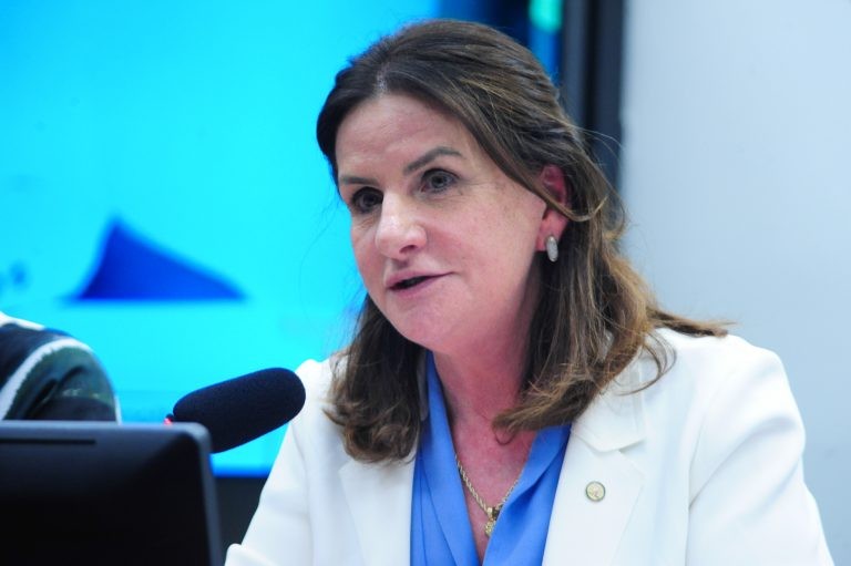 Relatora apresentará parecer sobre PEC do Piso da Enfermagem na próxima quarta-feira